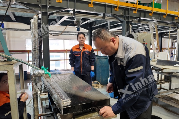 Gravity-separation-test-of-coal-gangue.JPG